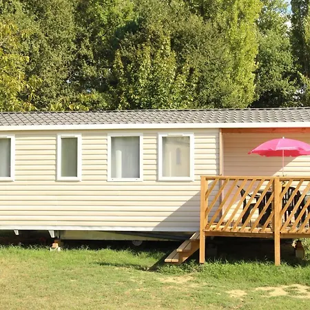 مكان تخييم Camping Paradis Les Chanterelles 3*