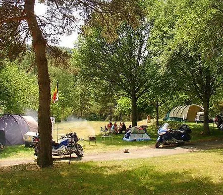مكان تخييم Camping Paradis Les Chanterelles 3*