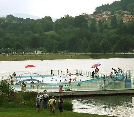 Camping Paradis Les Chanterelles مكان تخييم Saint-Rémy-sur-Durolle