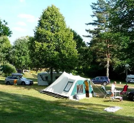 مكان تخييم Camping Paradis Les Chanterelles 3*